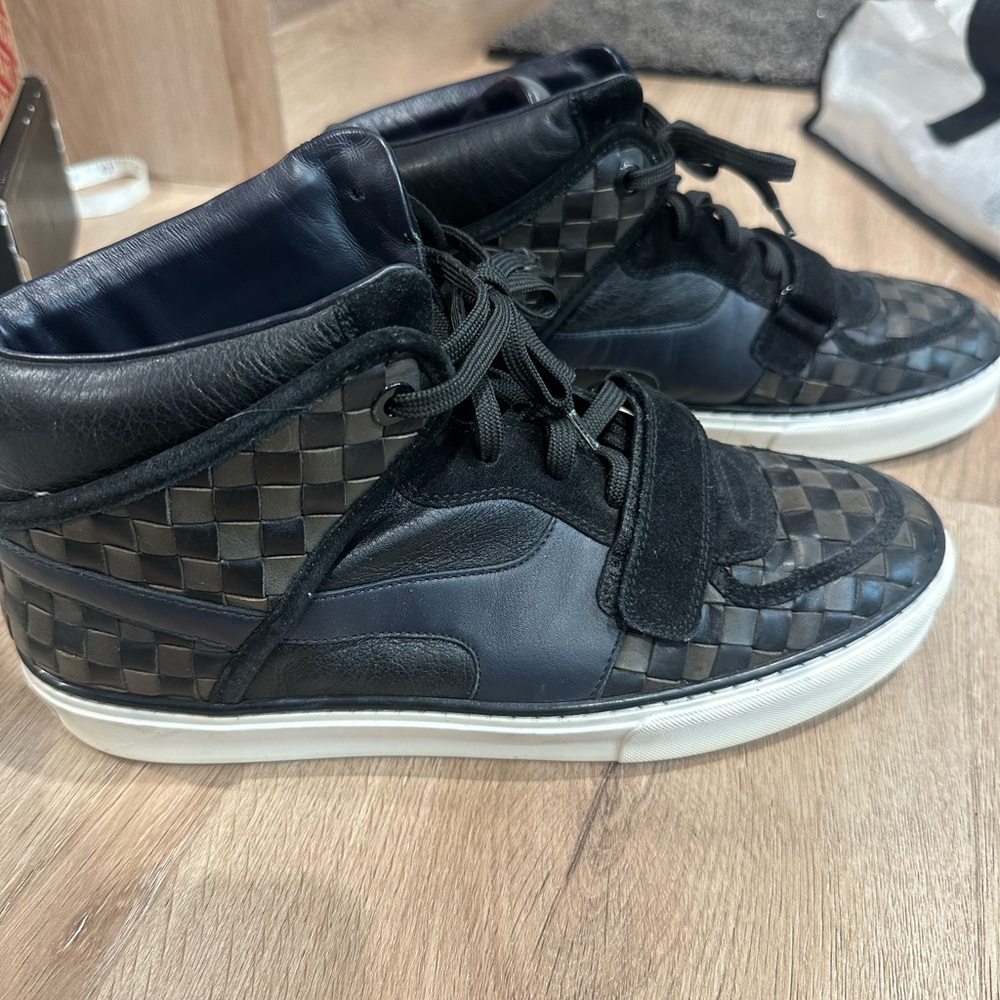 Stylish Black and Gray Men's Sneakers - Picture 5 of 6